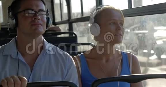 公共汽车与音乐通勤视频的预览图