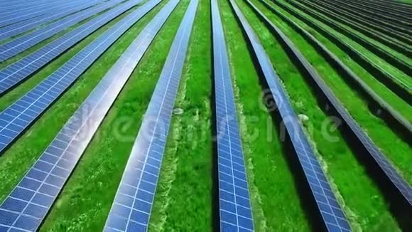 太阳能农场站的光伏组件能源农场的太阳能电池视频的预览图
