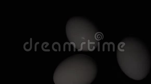 鸡蛋贝壳白色的表格椭圆形视频的预览图