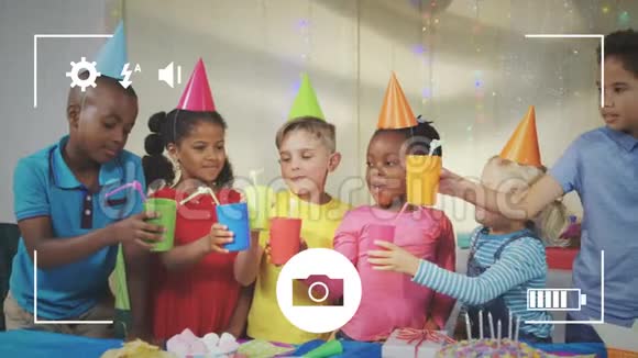 用数码相机拍摄儿童生日聚会的照片视频的预览图