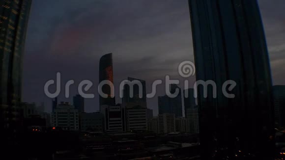 阿拉伯联合酋长国阿布扎比市美丽神奇的红色日落视频的预览图