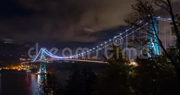 温哥华狮门大桥夜间时间推移视频的预览图