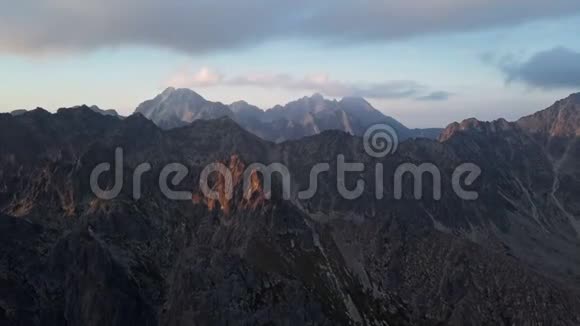 高塔特拉斯山的日落视频的预览图
