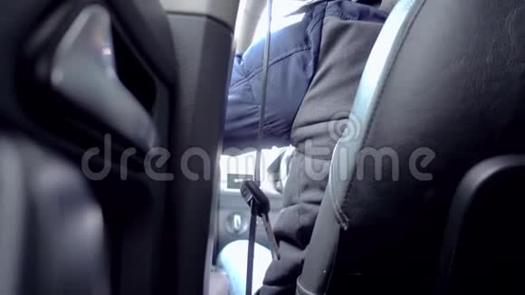 汽车安全带扣式近距离旋转座椅视频的预览图