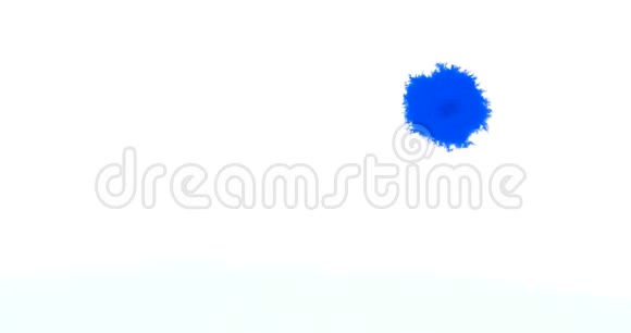 蓝色墨水在白纸上反应视频的预览图