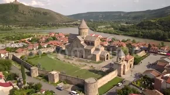 格鲁吉亚第比利斯附近的斯维蒂茨霍维利东正教大教堂和历史和旅游小镇姆茨赫塔视频的预览图