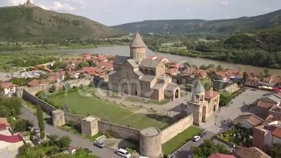 格鲁吉亚第比利斯附近的斯维蒂茨霍维利东正教大教堂和历史和旅游小镇姆茨赫塔视频的预览图
