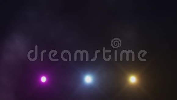 色彩缤纷的三重舞台灯光下和烟雾VJ循环背景视频的预览图