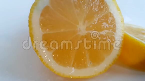 柠檬果湿水涟漪制剂清澈新鲜视频的预览图