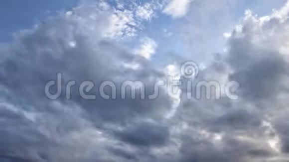 雨云在天空中移动时间流逝全高清视频视频的预览图