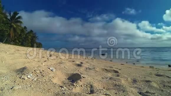 热带海滩拉罗通加库克群岛南太平洋的户外时间间隔视频的预览图