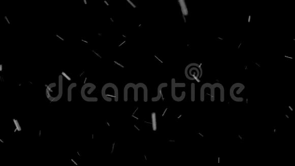 冬天雪花飘落在黑色的背景上视频的预览图