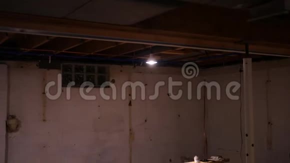 地下室工程专业承包商工作台照相盘ALT视频的预览图
