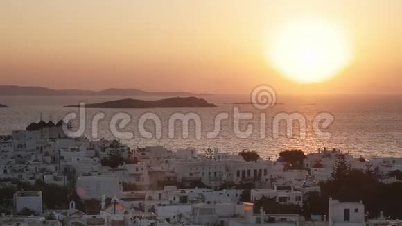 希腊麦科诺斯的乔拉镇日落视频的预览图