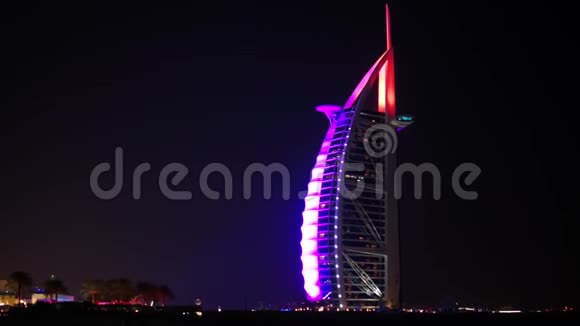 迪拜联合阿拉伯EMIRATES阿联酋2018年1月19日迪拜晚上入住BurjAlArab豪华7星酒店美丽建筑视频的预览图