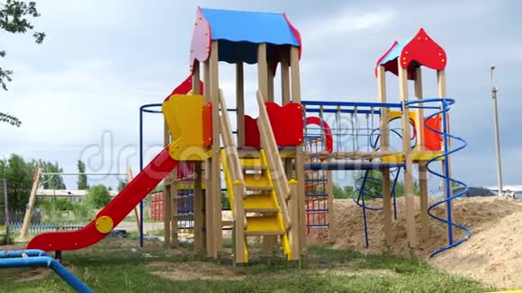 新建儿童游乐场儿童游乐场视频的预览图