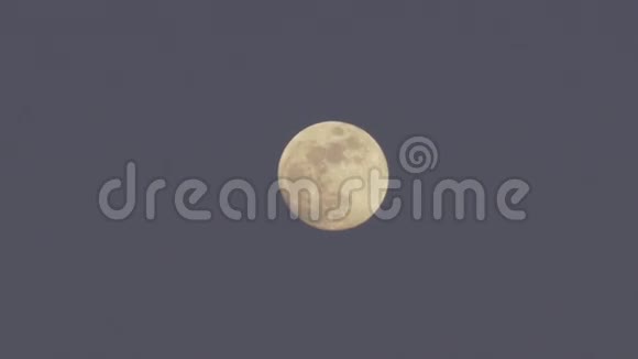 阴天的满月视频的预览图