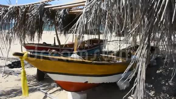 泰国Narathiwas班顿海滩的Kolek或Koleh传统渔船视频的预览图