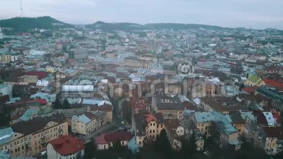 利沃夫和城堡酒店度假酒店的鸟瞰图视频的预览图