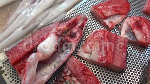在香港鱼市割活鱼出售视频的预览图