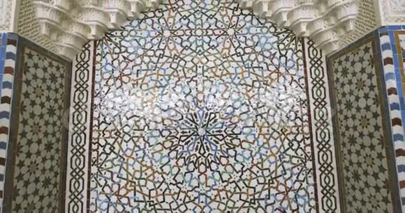 在斯特拉斯堡大清真寺的米拉布上美丽的拍子视频的预览图