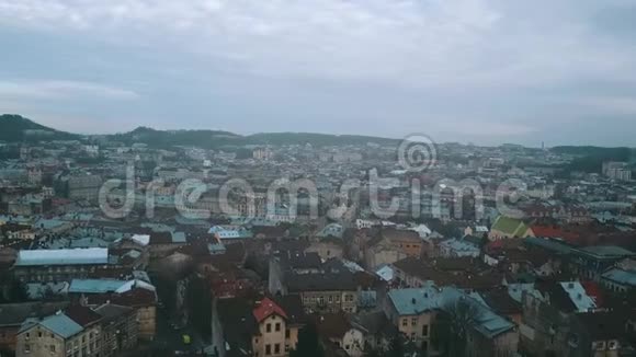利沃夫和城堡酒店度假酒店的鸟瞰图视频的预览图