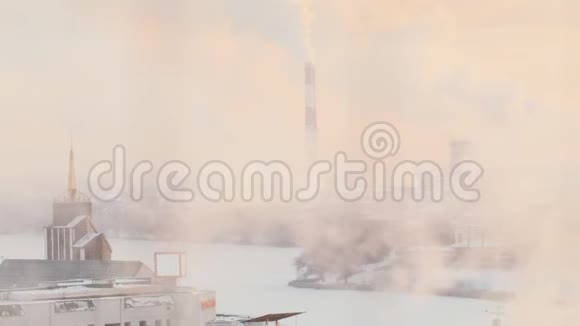 工业制造充满烟雾的城市生态问题视频的预览图