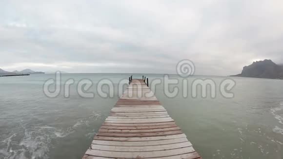 海上的木墩视频的预览图