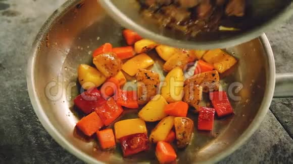 炖制食品烹调肉类蔬菜视频的预览图