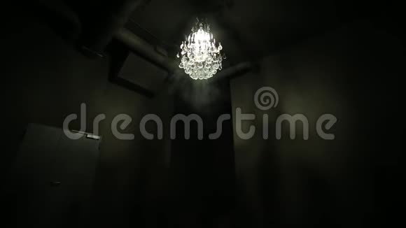 暗室上挂灯视频的预览图