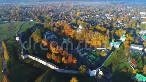 神圣休眠普斯科沃佩切斯基修道院10月佩科拉空中录像视频的预览图