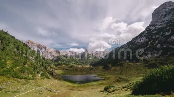 在奥地利阿尔卑斯山靠近德国巴伐利亚的夏日福滕塞湖4K时间推移的Karlingerhaus视频的预览图
