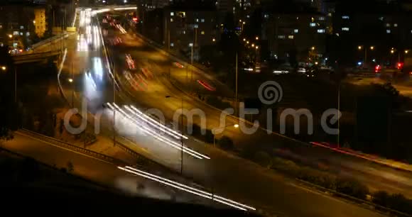 城市高速公路交通高峰时间光轨道时间间隔4KDCI视频的预览图