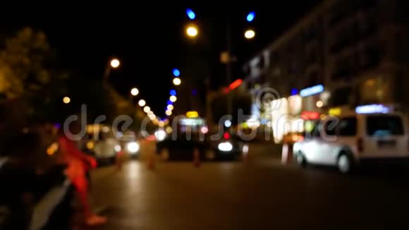 在夜城里漫步视频的预览图