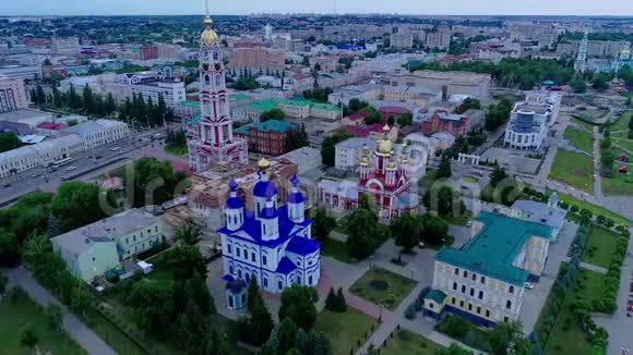 有钟楼的东正教修道院航空视频拍摄视频的预览图