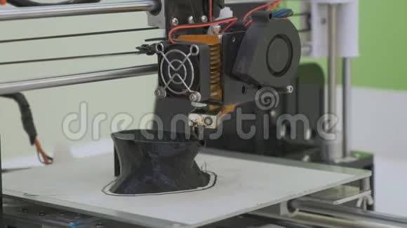 3D打印机工作关闭自动三维打印机执行塑料现代3D打印机视频的预览图