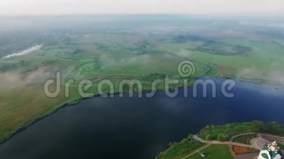 湖边的修道院航空摄影01年视频的预览图