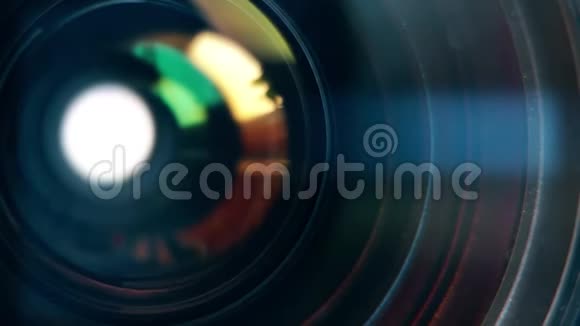 数码相机的聚焦镜头镜头的镜头特写镜头相机聚焦聚焦和射击概念视频的预览图