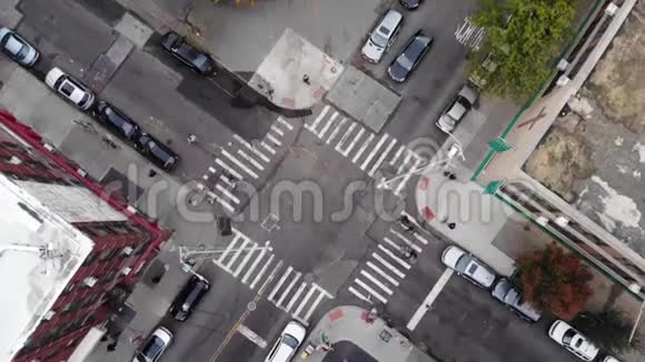 纽约市交叉口曼哈顿行人人行道视频的预览图