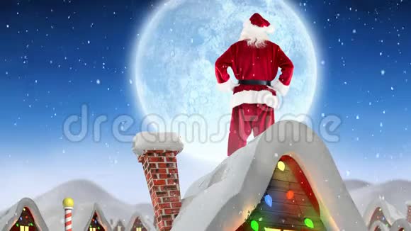一栋装饰好的房子屋顶上的圣诞老人条款视频的预览图