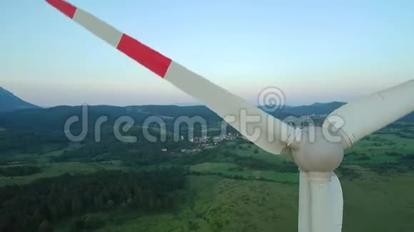 风力涡轮机在斯洛文尼亚创造可再生能源视频的预览图