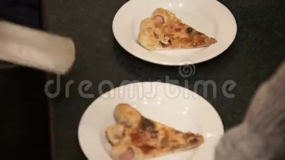 切块披萨视频的预览图