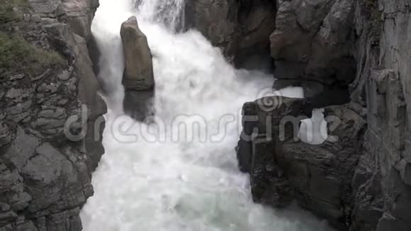 阿尔伯塔省Jasper国家公园Sunwapta瀑布视频的预览图