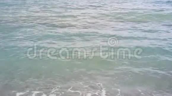 浅浪海水沙滩海水视频的预览图