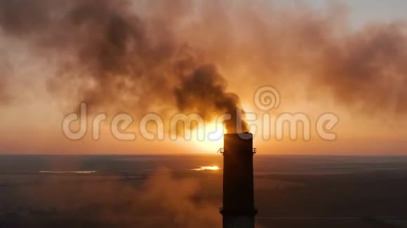 带烟管道工业生产浓烟来自工业化工空气污染概念视频的预览图