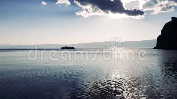 贝加尔湖的阿亚湾视频的预览图
