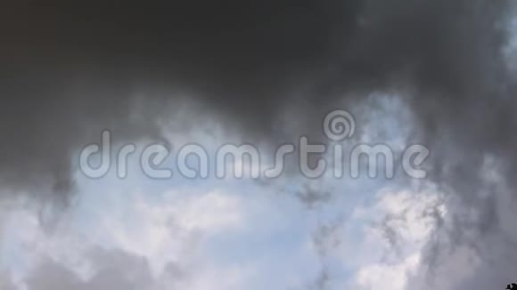 暴风雨中的云视频的预览图