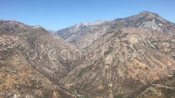 美国加利福尼亚州峡谷和红杉国家公园的荒野景观视频的预览图