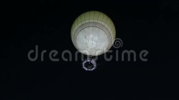 晚上旅行气球视频的预览图