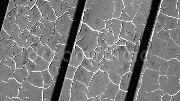 全景旧裂漆板上地板特写泛宏观视频的预览图